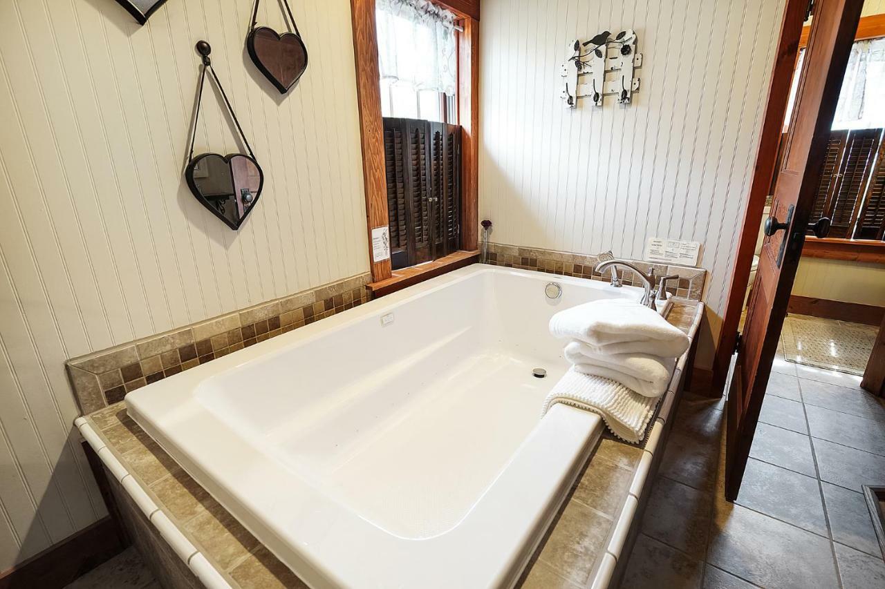 Hocking Hills Inn Logan Buitenkant foto