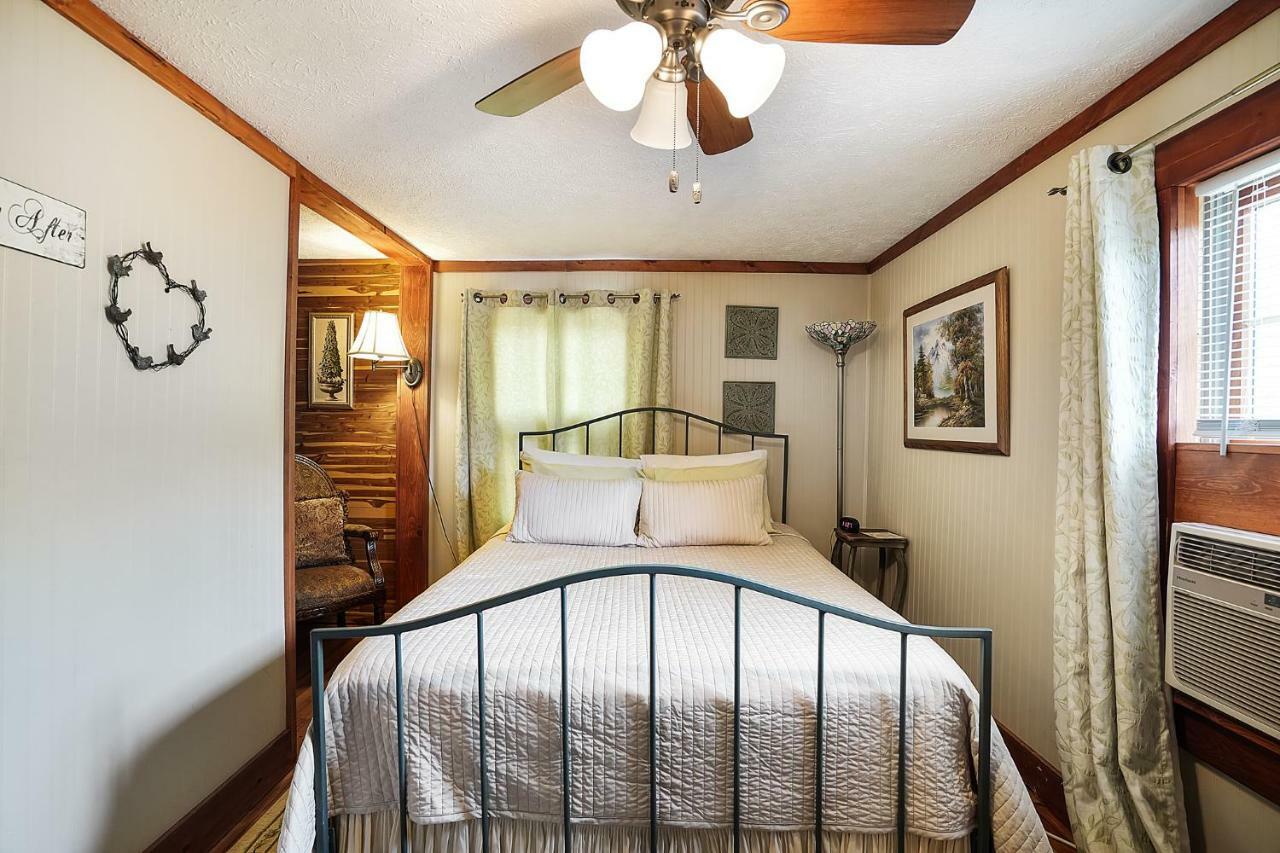 Hocking Hills Inn Logan Buitenkant foto