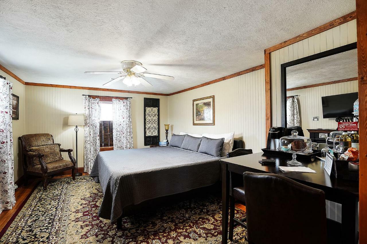 Hocking Hills Inn Logan Buitenkant foto