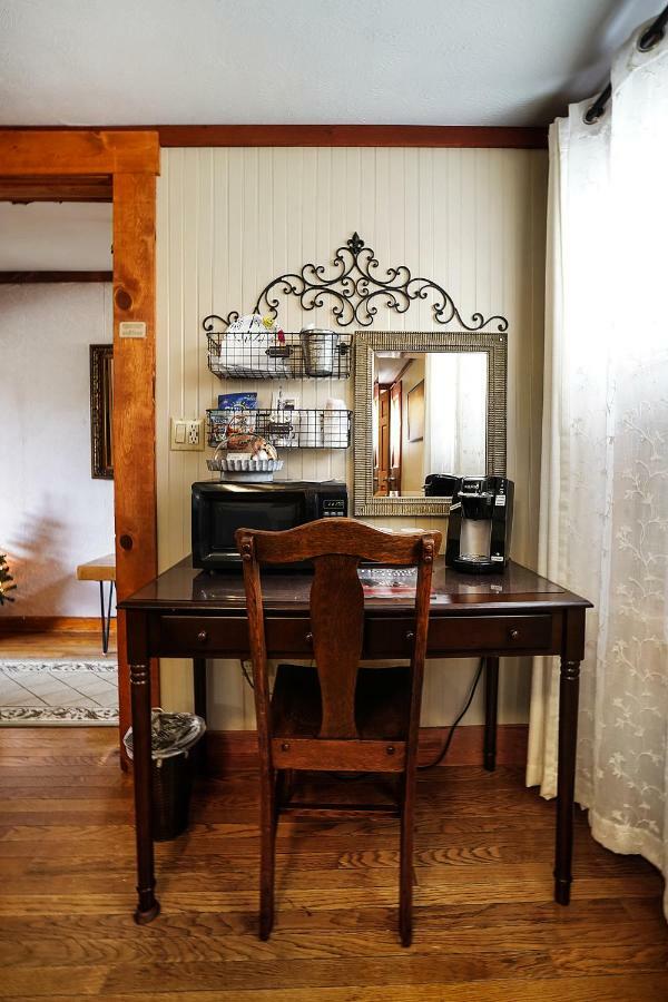 Hocking Hills Inn Logan Buitenkant foto