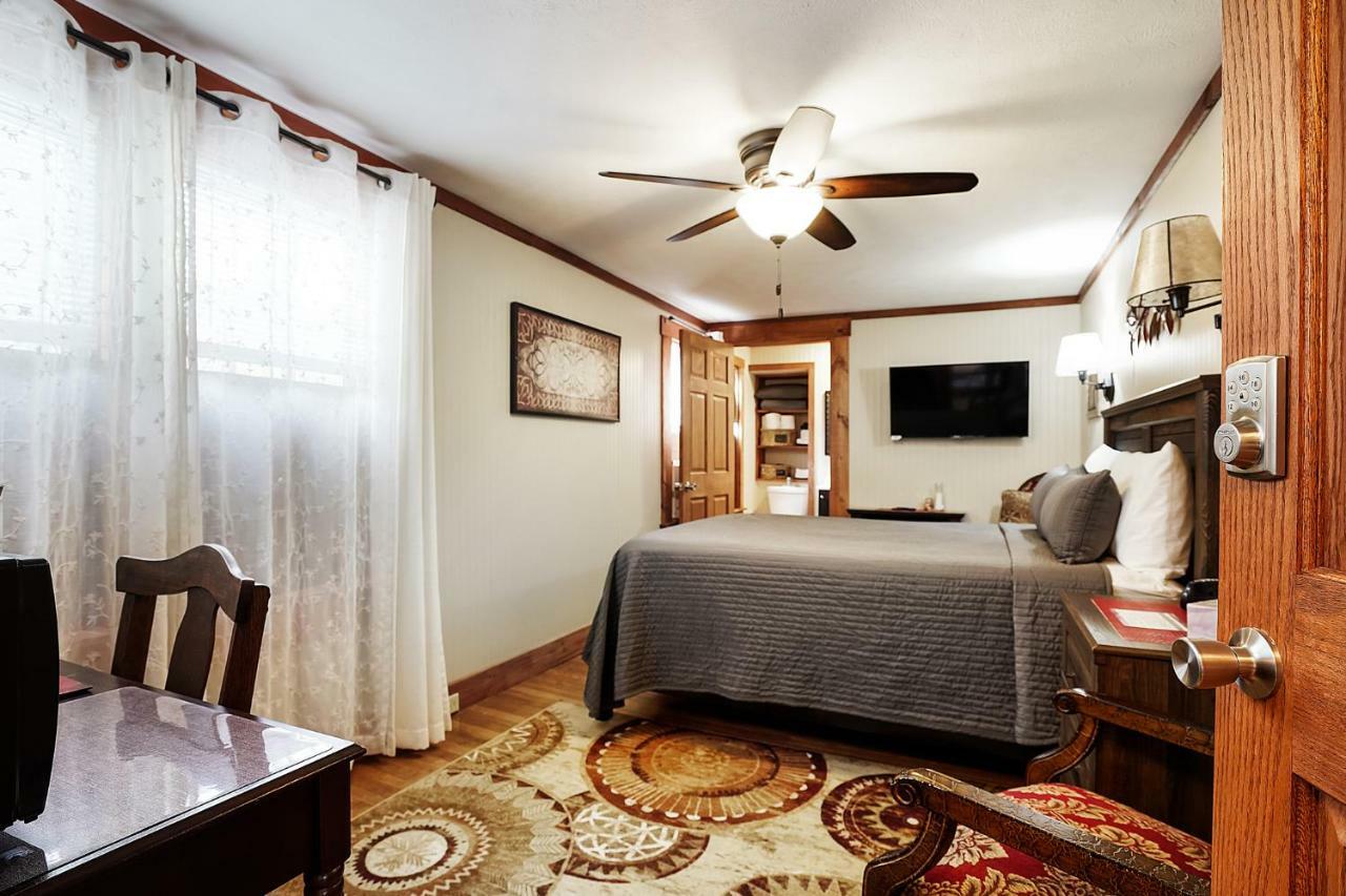 Hocking Hills Inn Logan Buitenkant foto