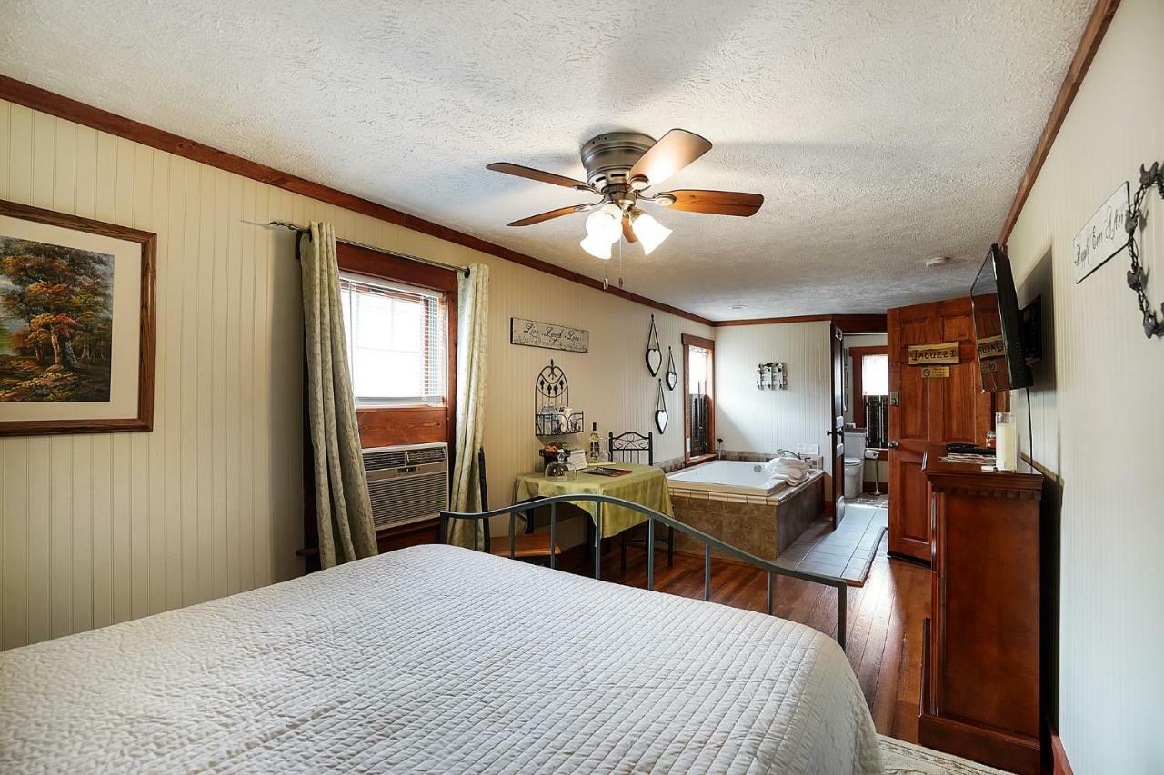 Hocking Hills Inn Logan Buitenkant foto